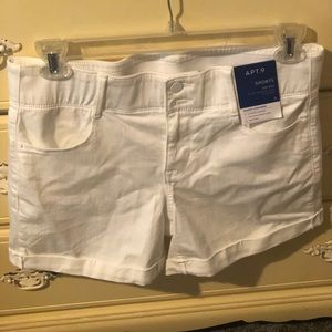 Apt 9 white NWT tummy control shorts size 12